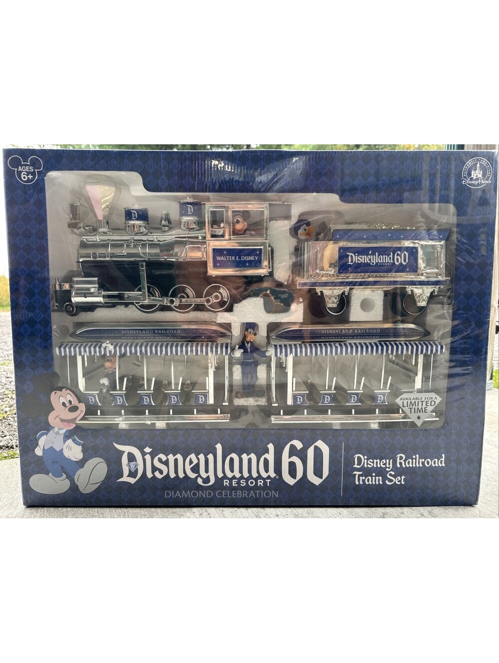 Disneyland Resort 60th Railroad Train Set Diamond Celebration Rare 2015 Sealed